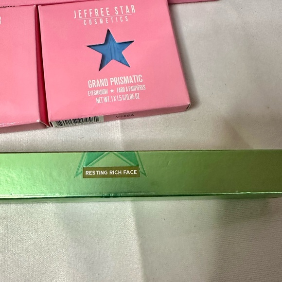 NIB BUNDLE- JEFFREE STAR MAKEUP BUNDLE - Picture 4 of 5